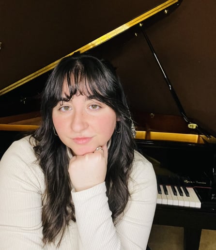 Gallery photo 2 of Kait O'Hanlon, pianist