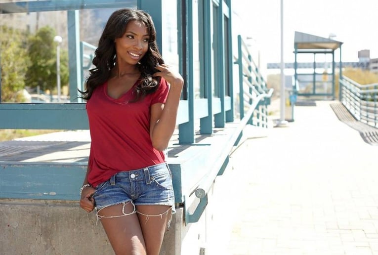 Gallery photo 1 of Kamila Onikosi