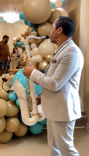 Gallery photo 5 of Kandoris Saxophonist