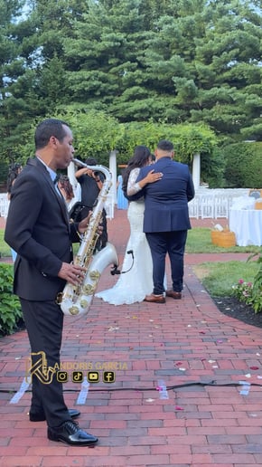 Gallery photo 8 of Kandoris Saxophonist