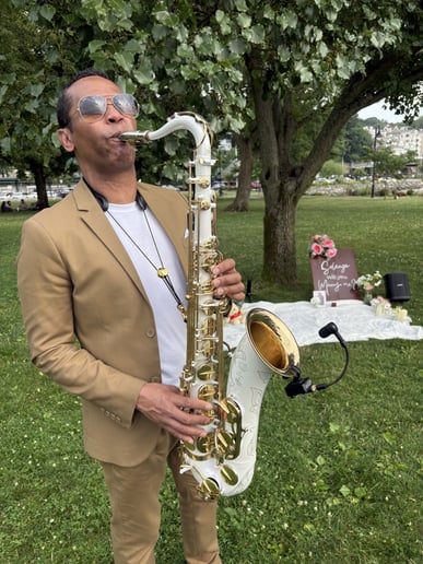 Gallery photo 9 of Kandoris Saxophonist