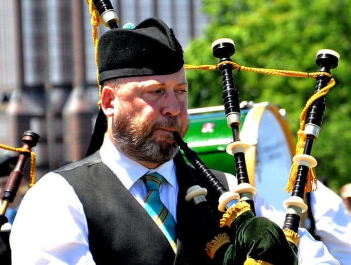 Gallery photo 1 of Kansas City Bagpiper