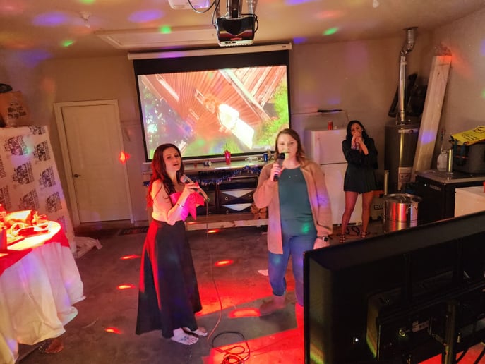 Gallery photo 4 of Karaoke with Jamie Leigh