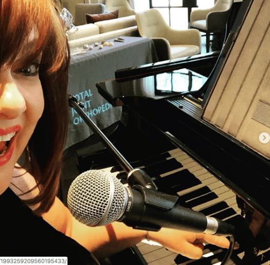 Gallery photo 3 of Karen Michaels, Las Vegas Singing Pianist