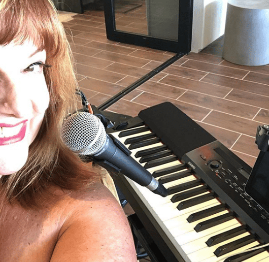 Gallery photo 6 of Karen Michaels, Las Vegas Singing Pianist