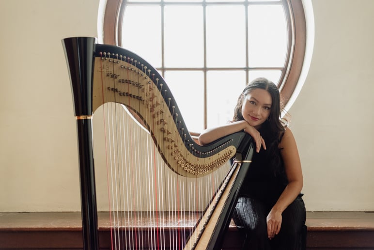 Gallery photo 7 of Kari Novilla - Harpist