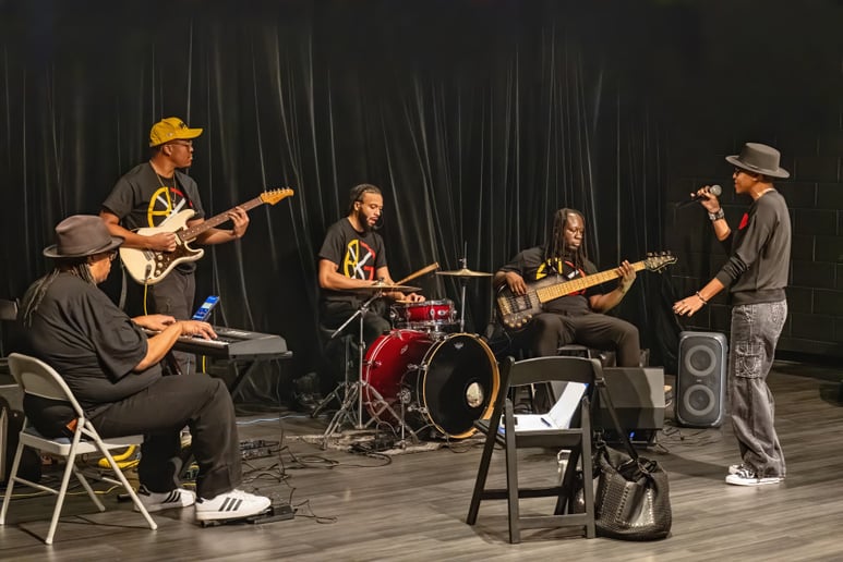 Gallery photo 7 of Kashi-Tara & The BGX Band