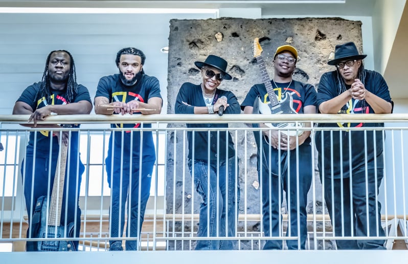 Gallery photo 8 of Kashi-Tara & The BGX Band