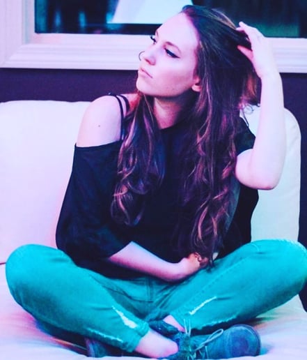 Gallery photo 4 of Katie Louise