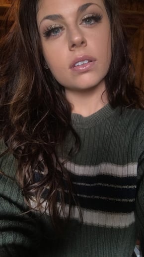 Gallery photo 8 of Kayla Douglas