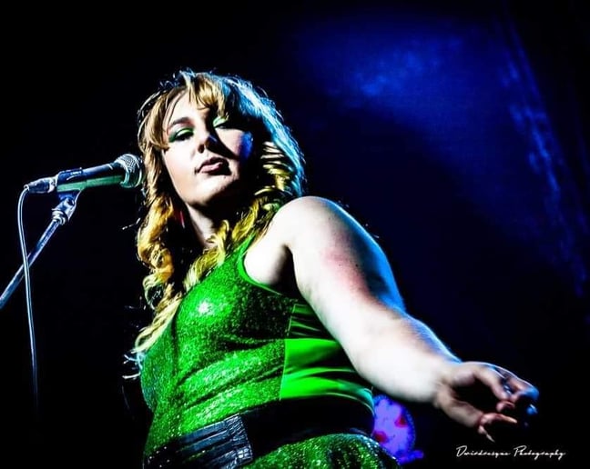 Gallery photo 5 of Kay Azna