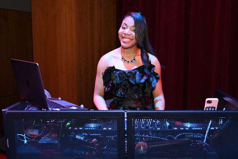 Gallery photo 1 of DJ LivyLiv