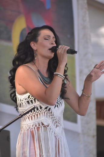Gallery photo 3 of Kelly Joyner Live