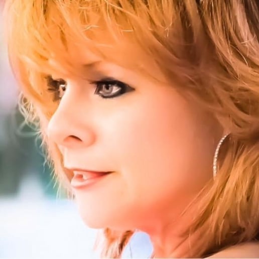 Gallery photo 1 of Kelly Vohnn
