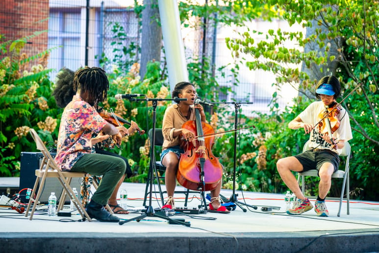 Gallery photo 4 of Kely Pinheiro – Cellist | Singer