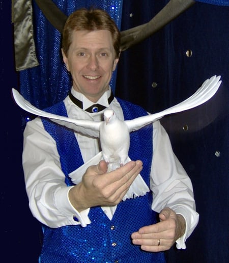 Gallery photo 10 of Ken the Magician & Jazzy Jen