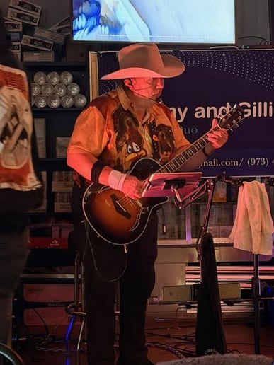 Gallery photo 2 of Kenny and Gillis Duo