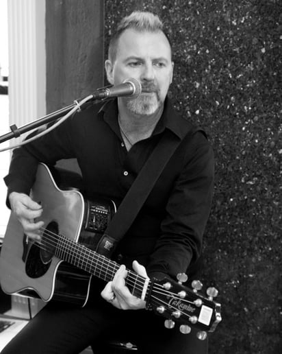 Gallery photo 6 of Kenny Lewis