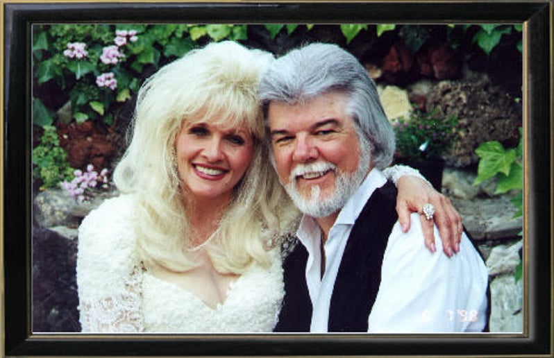 Gallery photo 8 of Ronnie Allen as Kenny Rogers
