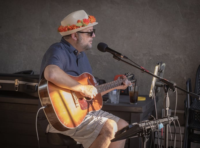 Gallery photo 4 of Kent Lawson Acoustic Guitarist