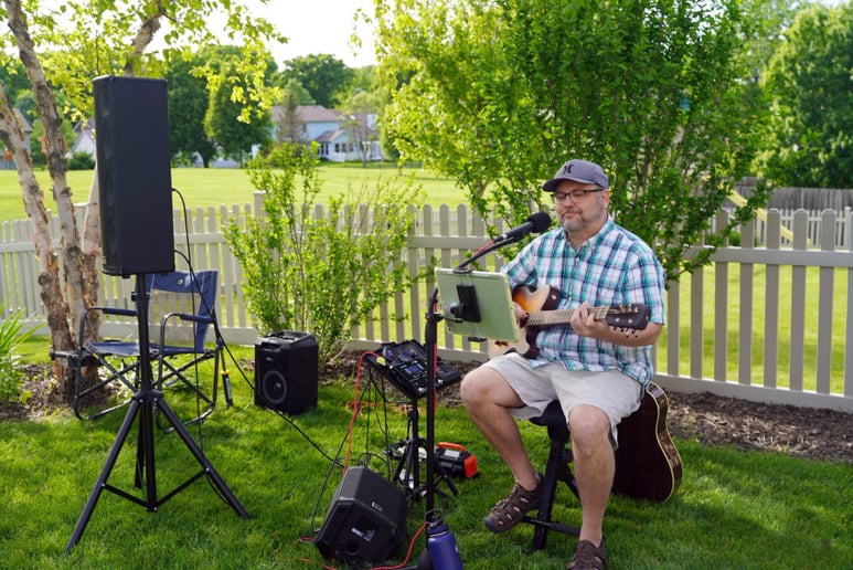 Gallery photo 8 of Kent Lawson Acoustic Guitarist