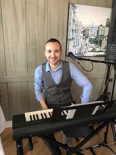 Gallery photo 13 of Kevin Laurence - Pianist, Singer & Entertainer