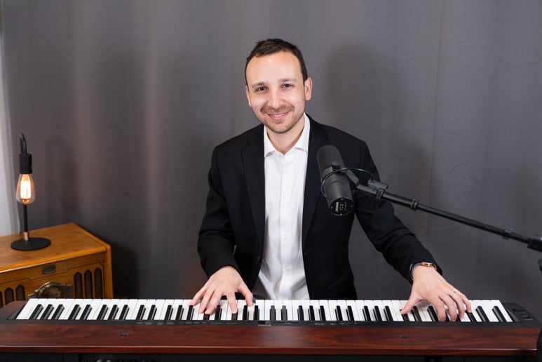 Gallery photo 12 of Kevin Laurence - Pianist, Singer & Entertainer