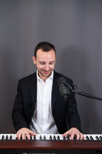 Gallery photo 10 of Kevin Laurence - Pianist, Singer & Entertainer