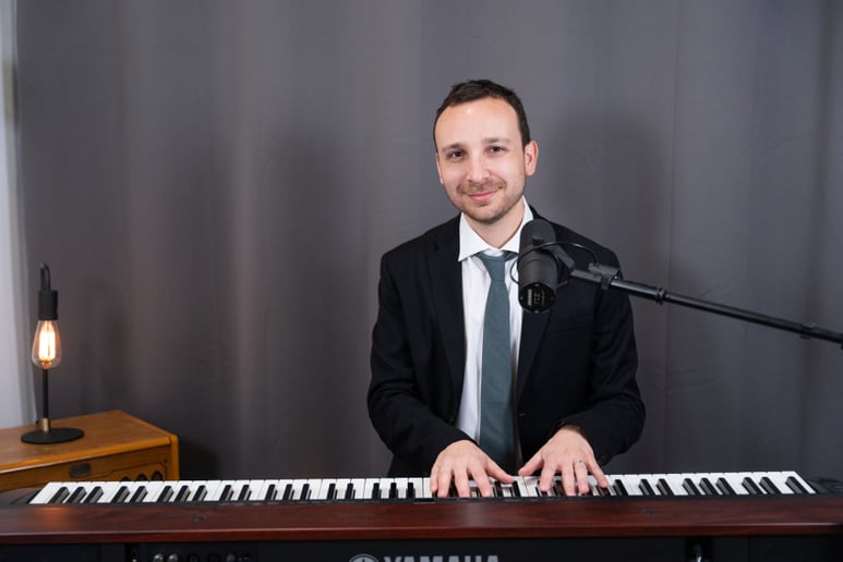 Gallery photo 4 of Kevin Laurence - Pianist, Singer & Entertainer