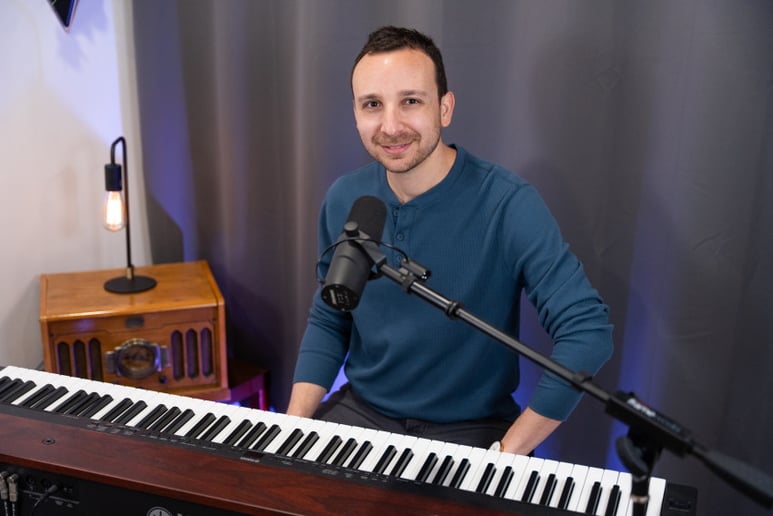 Gallery photo 1 of Kevin Laurence - Pianist, Singer & Entertainer