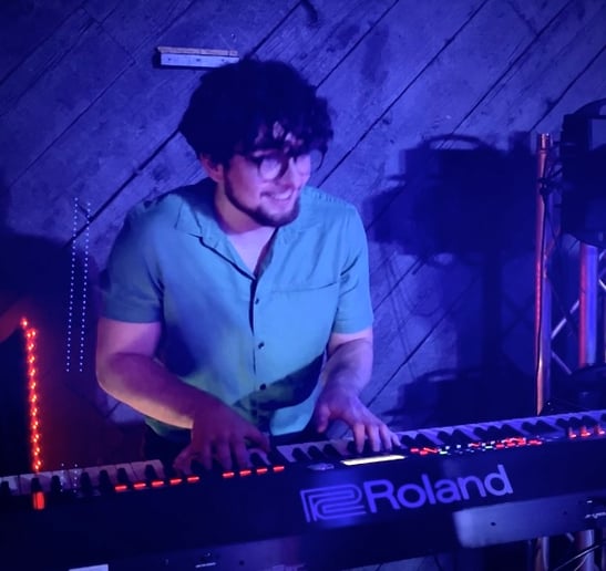 Gallery photo 1 of Keyboard and piano playing
