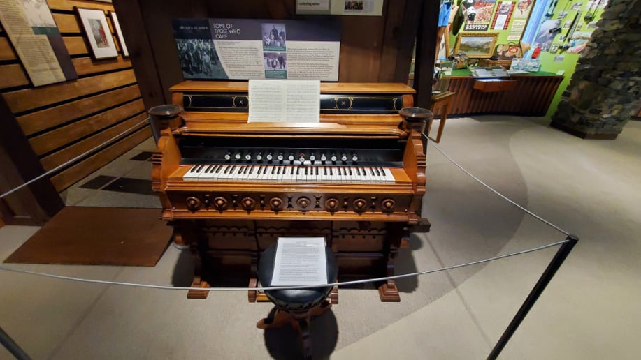 Gallery photo 4 of Keys (keyboards,  piano and organ)
