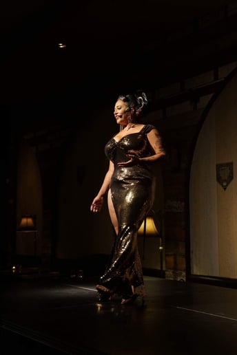 Gallery photo 1 of Kiki la Chanteuse