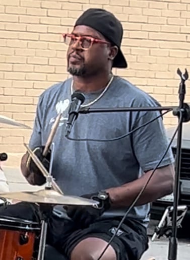 Gallery photo 3 of Kim Williams Band