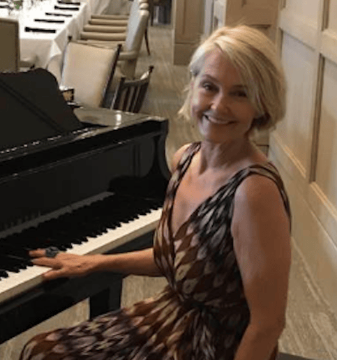 Gallery photo 8 of Kimmy Krohn - Singing Pianist