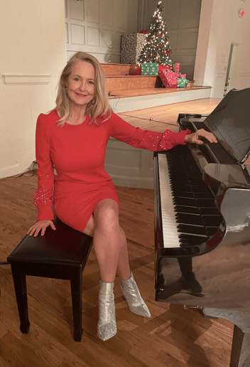 Gallery photo 7 of Kimmy Krohn - Singing Pianist