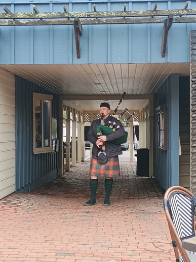 Gallery photo 1 of Kirk the Piper