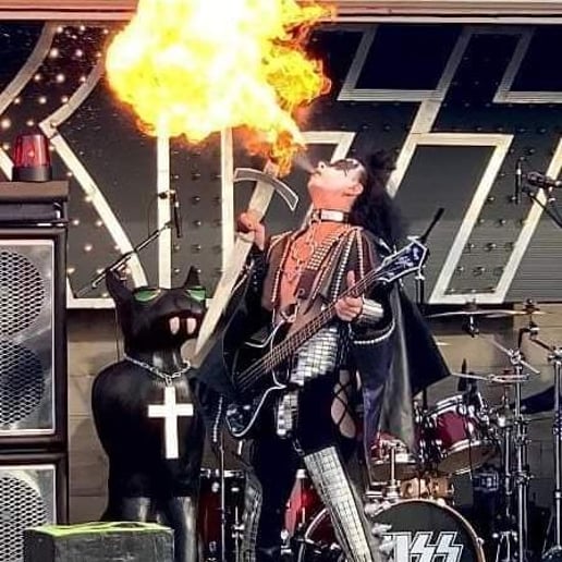 Gallery photo 5 of KISS ALIKE