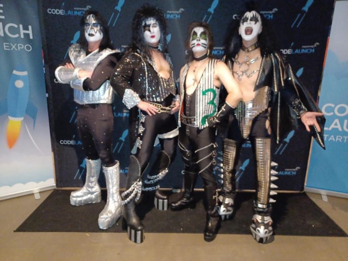 Gallery photo 7 of KISS ALIKE