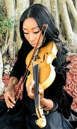 Gallery photo 2 of Kizie The Violist