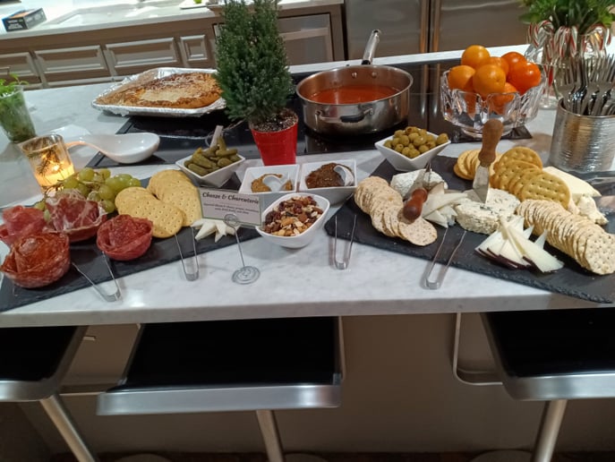 Gallery photo 10 of Knotty Pine Catering