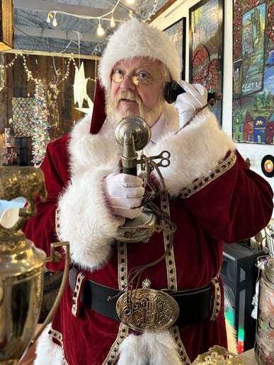Gallery photo 4 of Kris Kringle IV