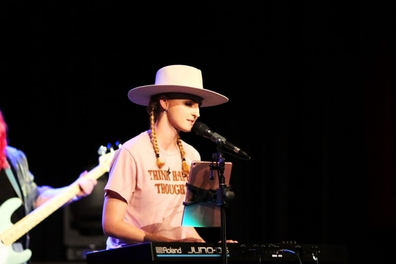 Gallery photo 4 of Kristal Wight