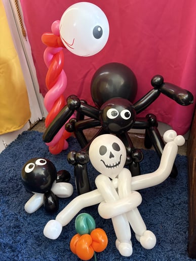 Gallery photo 7 of Balloon Lady Clown