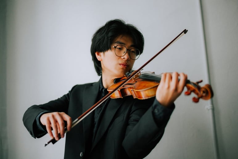Gallery photo 1 of KurtTheViolinist