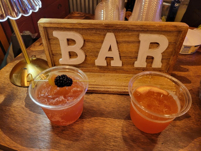 Gallery photo 4 of Kym's Bartenders & Party Helpers