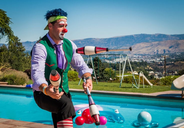 Gallery photo 1 of L-Bow the Clown