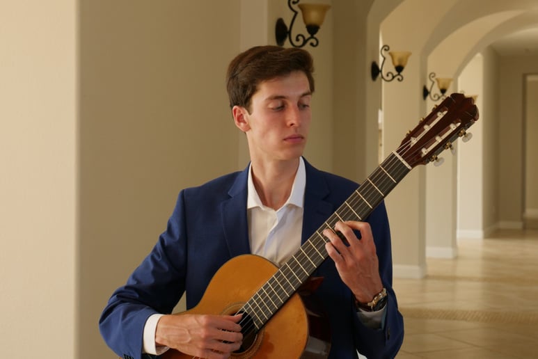 Gallery photo 1 of LA Classical Guitarist
