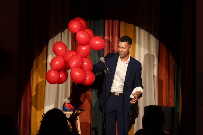 Gallery photo 3 of LA Magician - Joseph Kerr