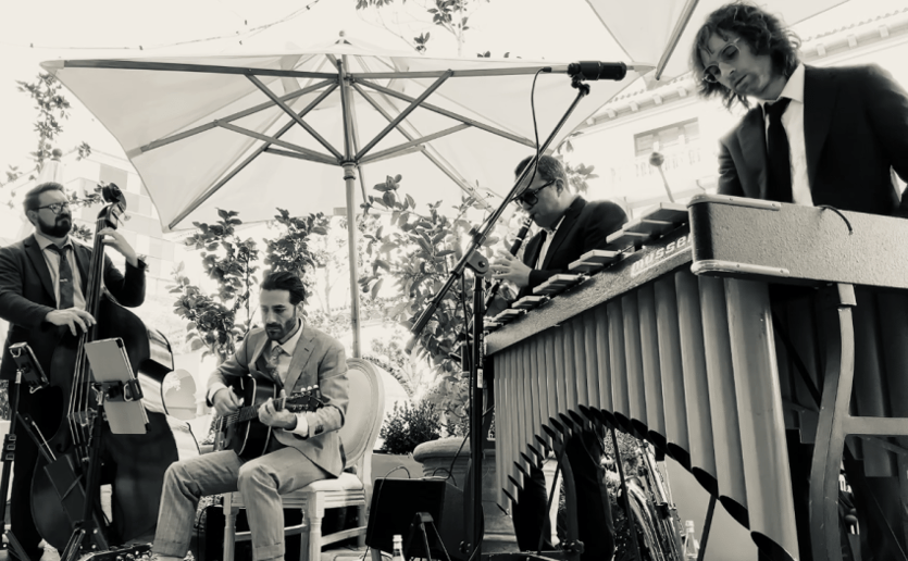 Gallery photo 4 of La Maro Swing